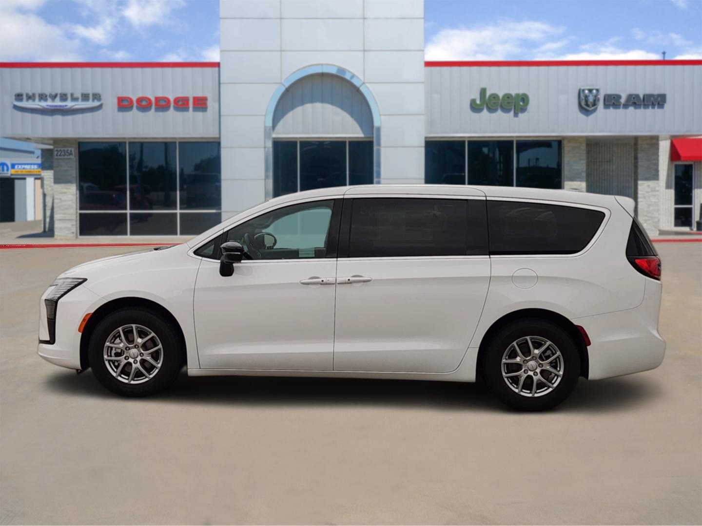 New 2027 Chrysler Pacifica Select FWD image 3