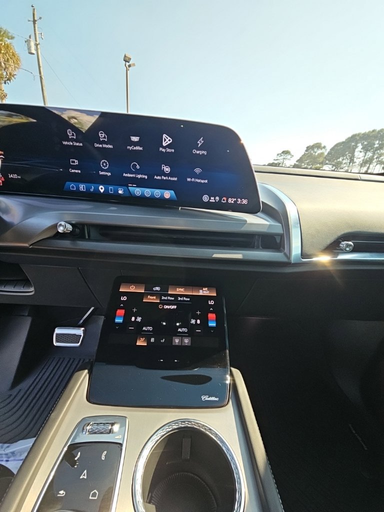Used 2027 Cadillac Vistiq Luxury AWD/4WD image 30