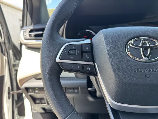 Used 2024 Toyota Sienna XLE FWD image 17