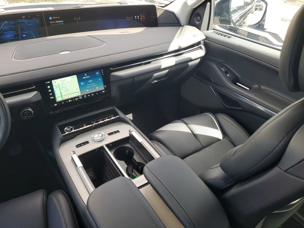 New 2025 Lincoln Navigator L Reserve image 17