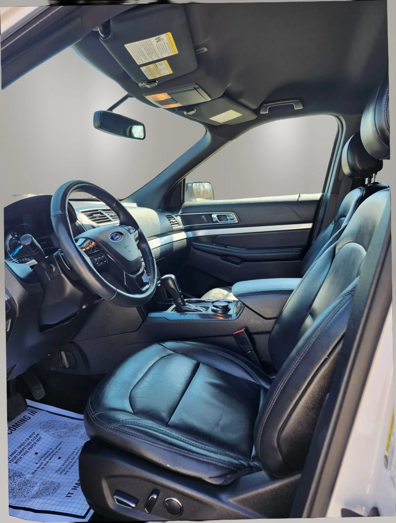 Used 2017 Ford Explorer XLT w/ Equipment Group 202A AWD/4WD image 14