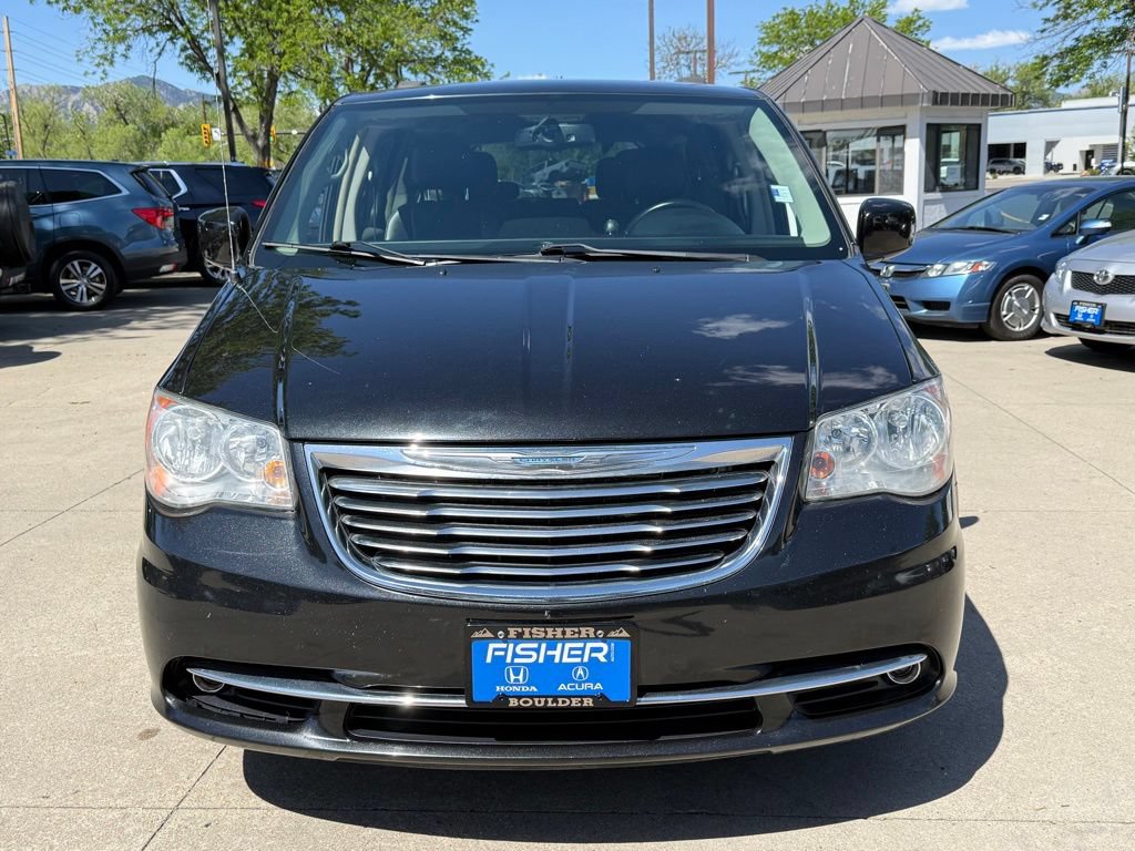 Used 2014 Chrysler Town & Country Touring FWD image 9