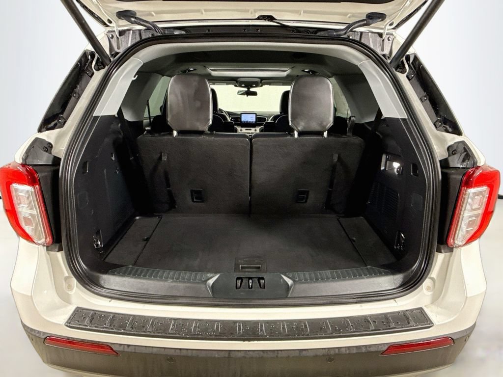 Used 2021 Ford Explorer XLT w/ Equipment Group 202A AWD/4WD image 27