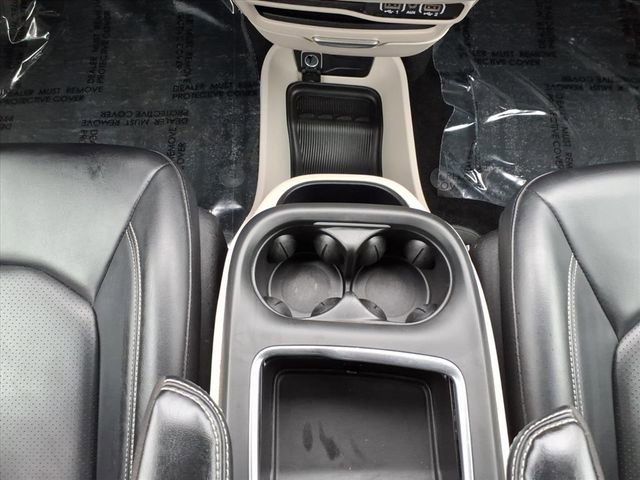 Used 2023 Chrysler Pacifica Touring-L FWD image 19