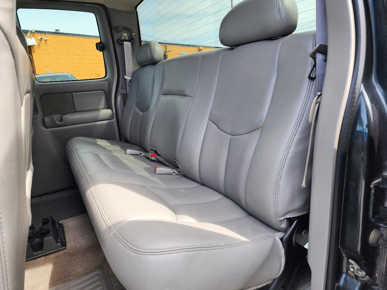 Used 2004 Chevrolet Silverado 2500 LT AWD/4WD image 22