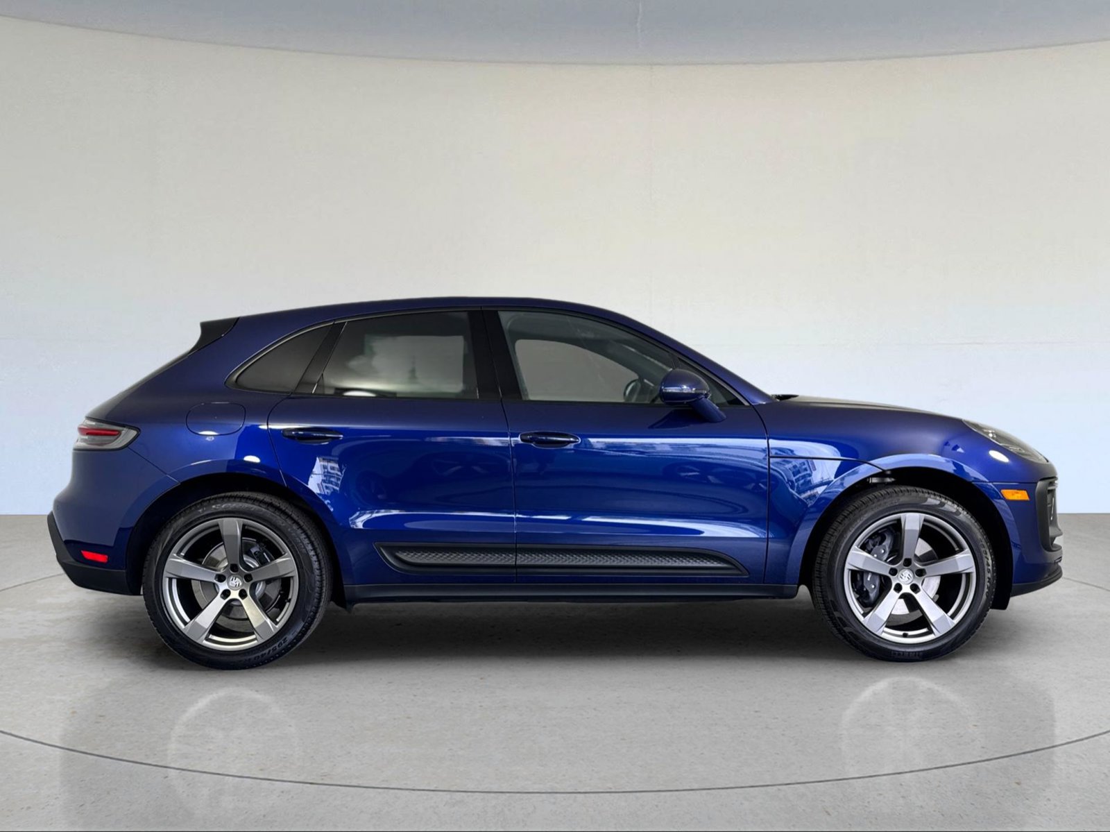Certified 2026 Porsche Macan AWD/4WD image 9