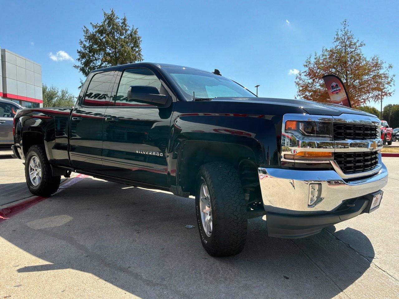 Used 2018 Chevrolet Silverado 1500 LT w/ All Star Edition AWD/4WD image 4