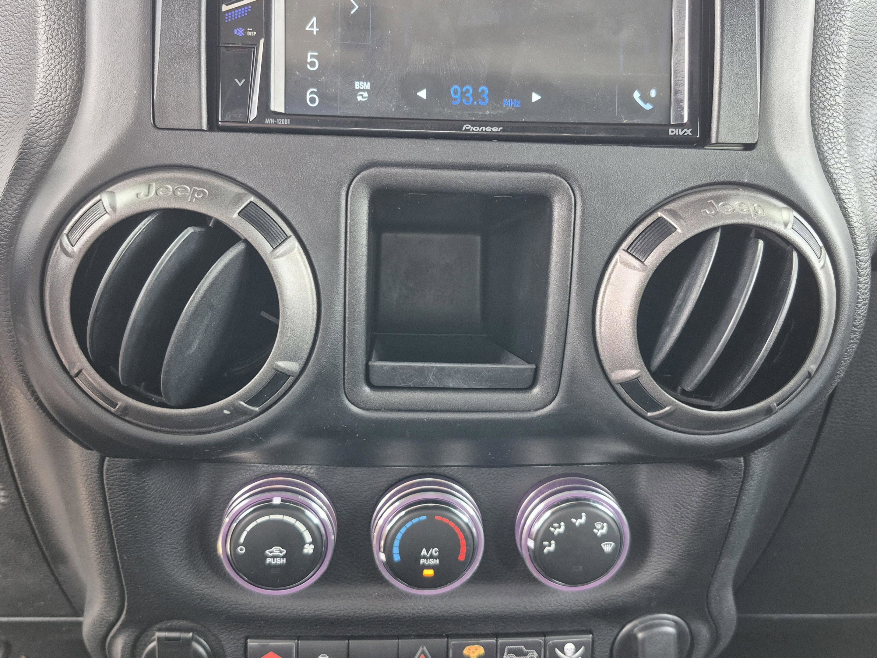 Used 2015 Jeep Wrangler Sport AWD/4WD image 14