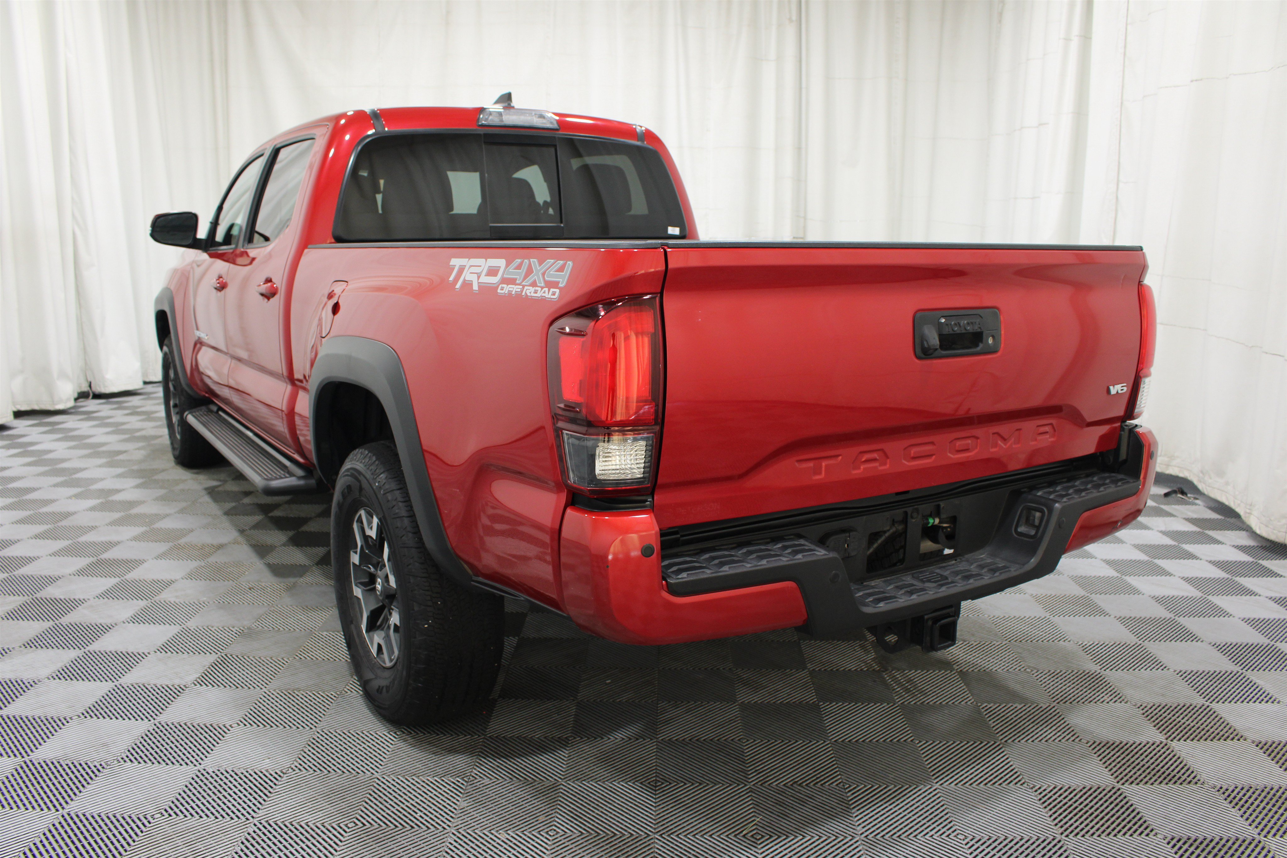 Used 2018 Toyota Tacoma TRD Off-Road w/ Technology Package AWD/4WD image 31