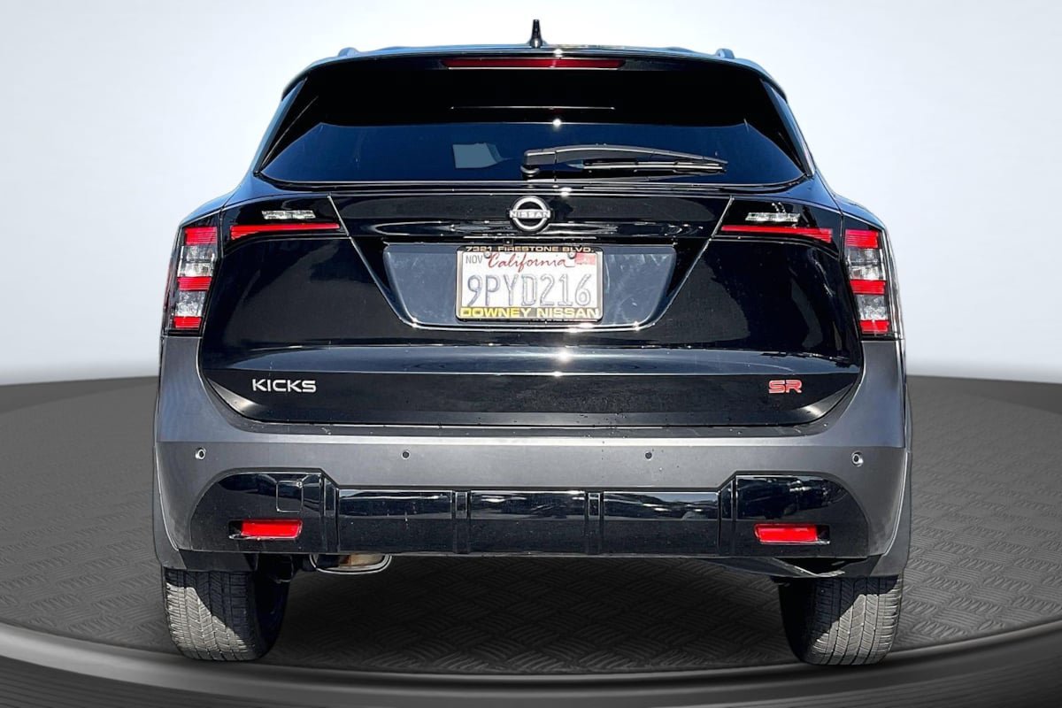 Used 2025 Nissan Kicks SR FWD image 4