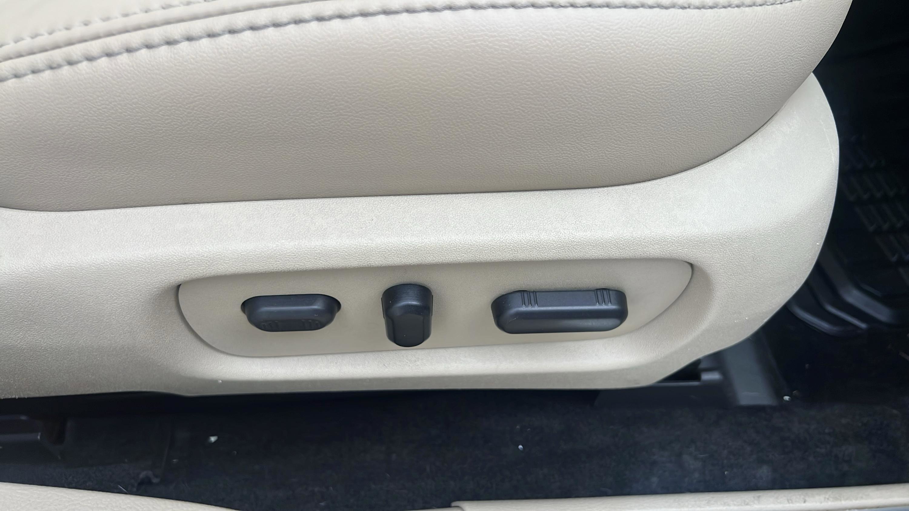 Used 2013 Ford Taurus Limited image 19