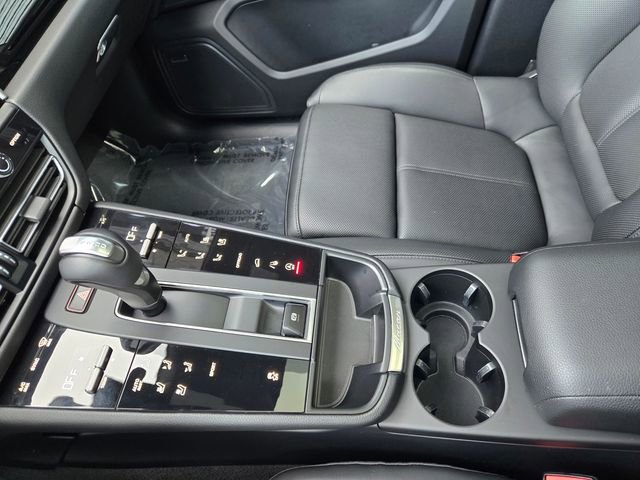 Used 2025 Porsche Macan image 24