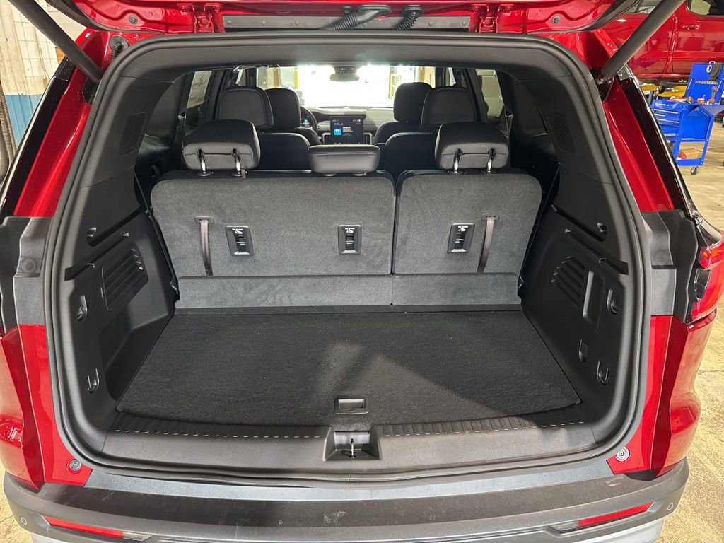 New 2025 GMC Acadia Elevation w/ Elevation Premium Package AWD/4WD image 12