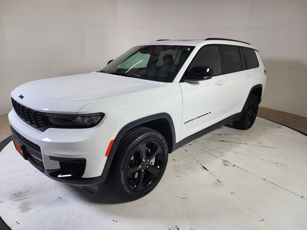 Certified 2025 Jeep Grand Cherokee L Limited w/ Black Appearance Package AWD/4WD image 4