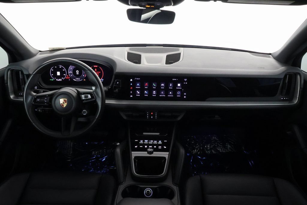 Used 2025 Porsche Cayenne AWD/4WD image 8