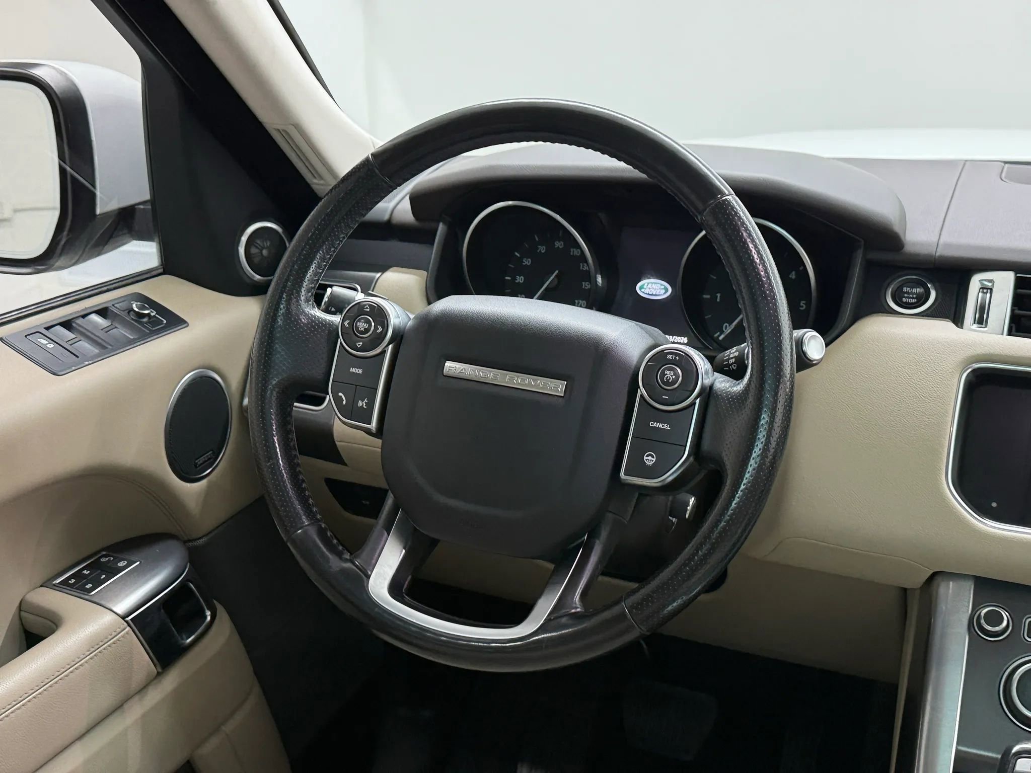 Used 2016 Land Rover Range Rover Sport SE image 19