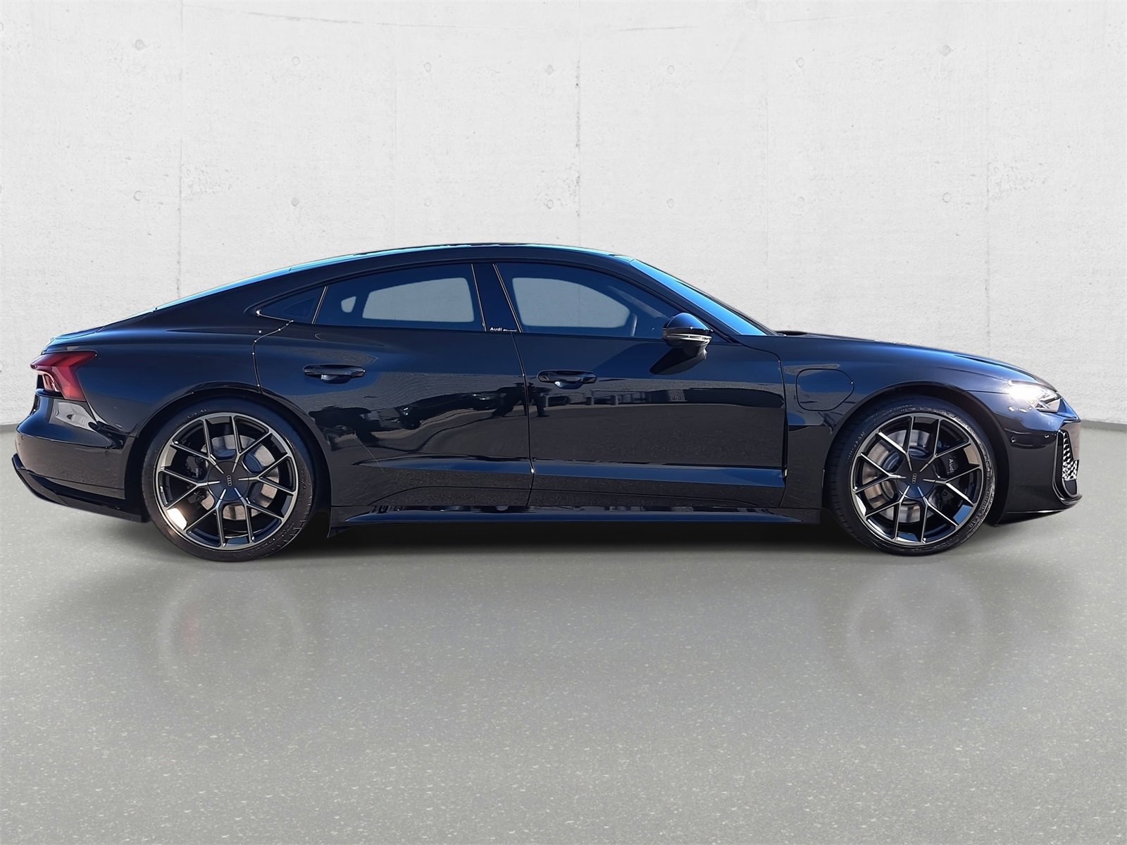 Used 2025 Audi RS e-tron GT performance w/ 21" Wheel Package image 4