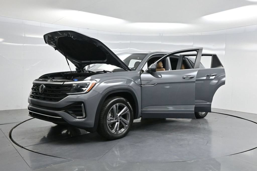 Used 2024 Volkswagen Atlas Cross Sport SEL R-Line AWD/4WD image 52