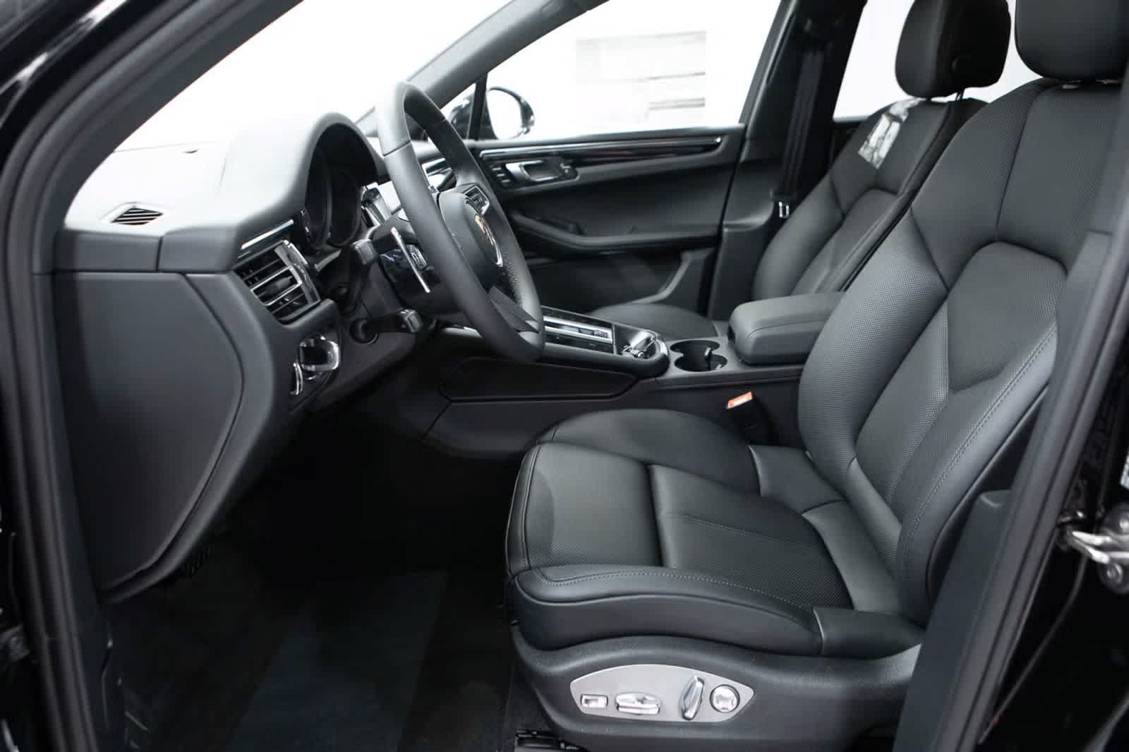 Used 2026 Porsche Macan AWD/4WD image 22