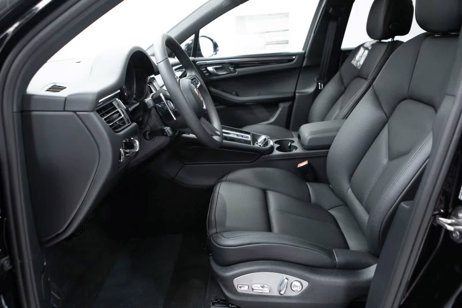 Certified 2026 Porsche Macan AWD/4WD image 22