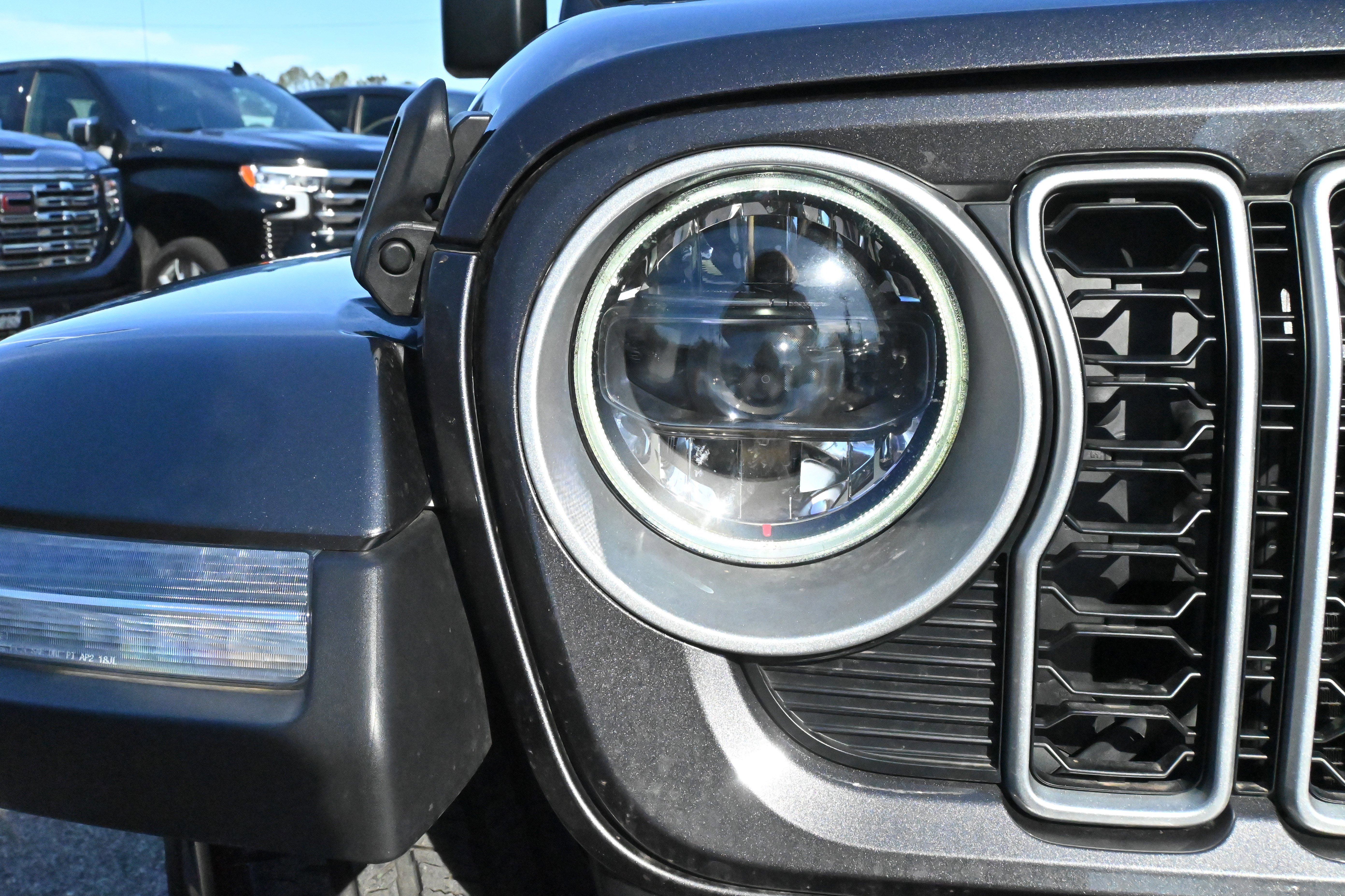 Used 2025 Jeep Wrangler Sahara w/ Safety Group image 6