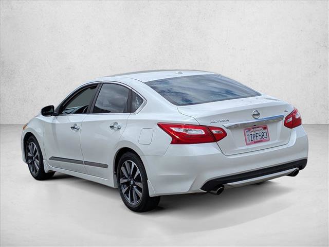 Used 2016 Nissan Altima 2.5 SL w/ Moonroof Package FWD image 8