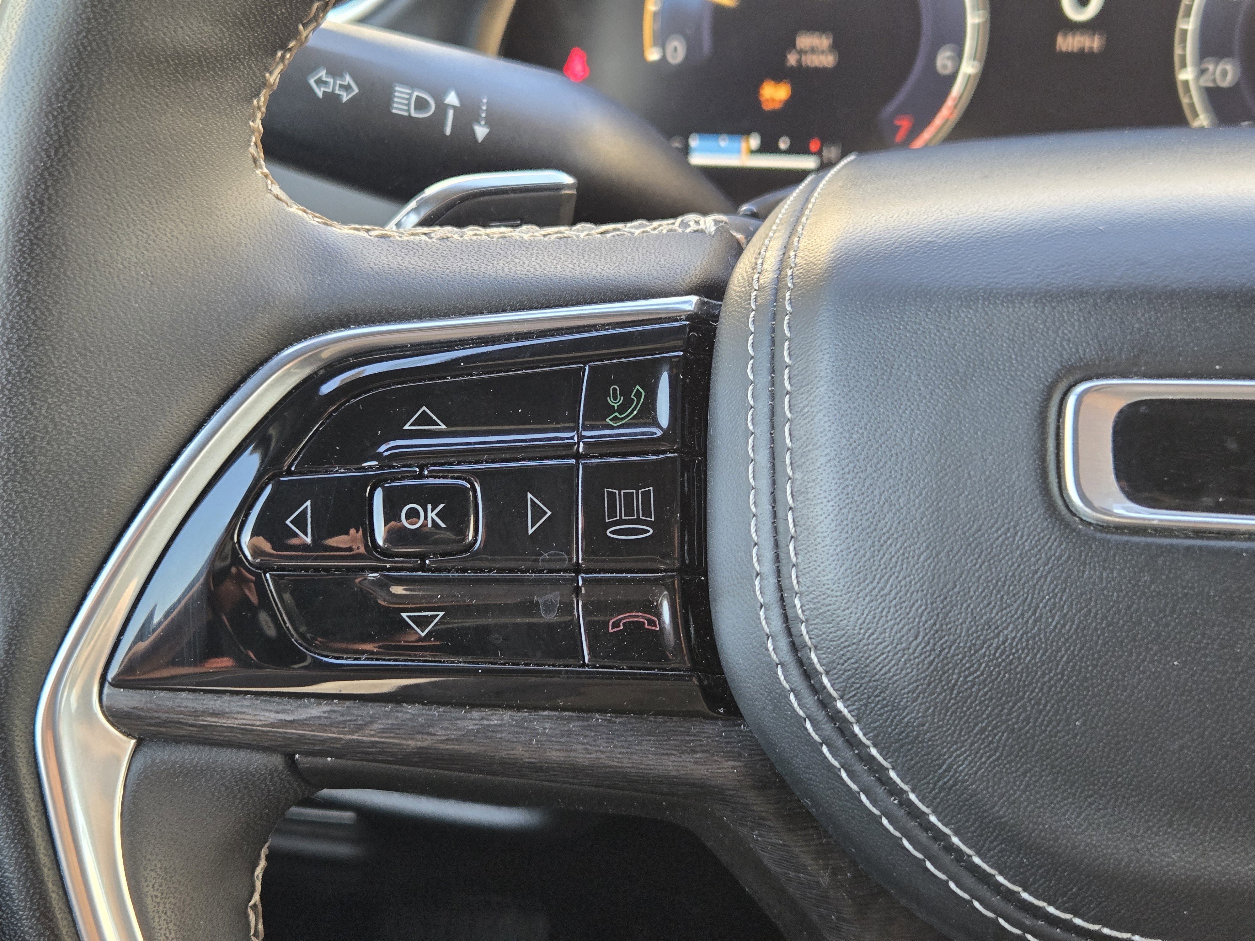 Used 2023 Jeep Grand Cherokee L Overland image 31