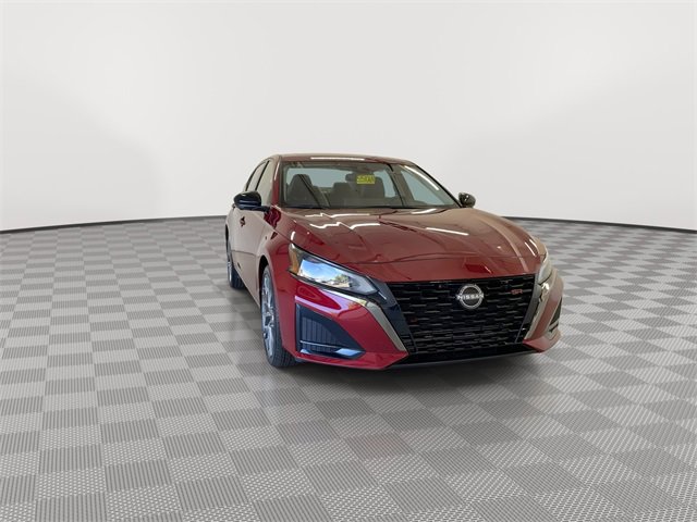 Certified 2024 Nissan Altima 2.0 SR image 3