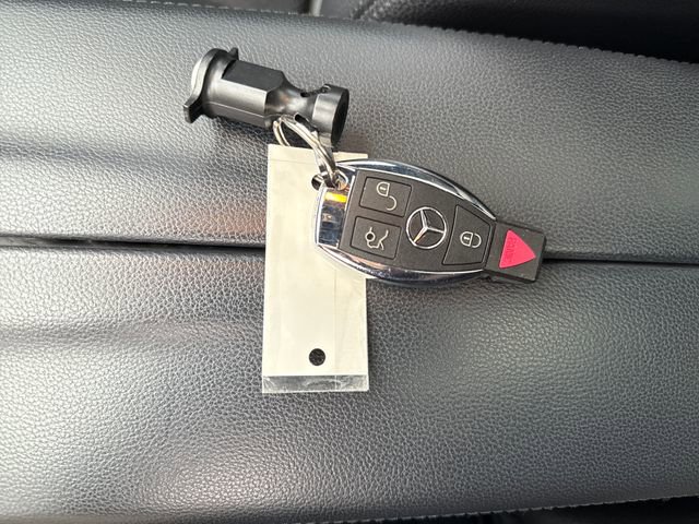 Used 2013 Mercedes-Benz E 350 4MATIC Wagon image 32