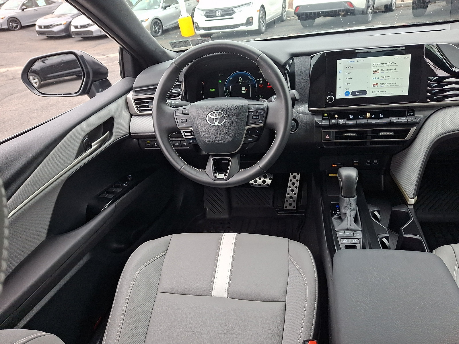 Used 2025 Toyota Camry SE w/ Convenience Package FWD image 10