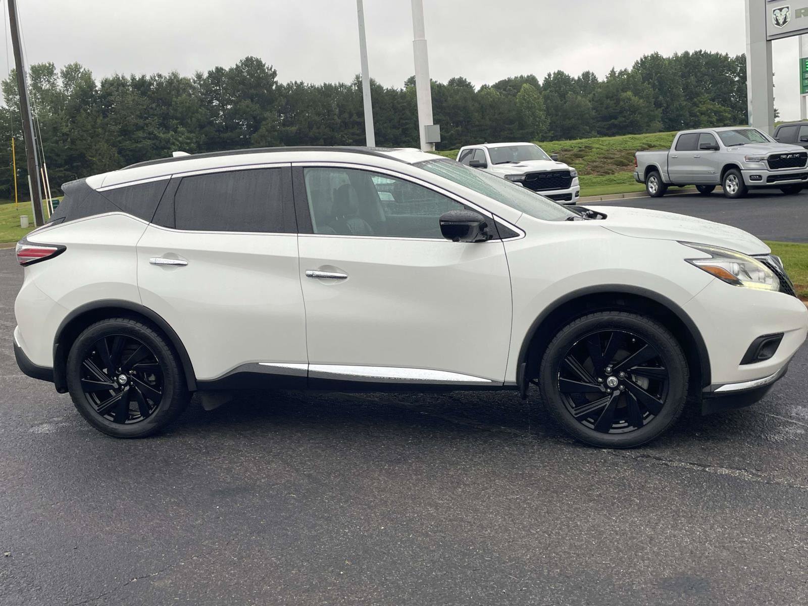Used 2017 Nissan Murano Platinum w/ Platinum Technology Package FWD image 2