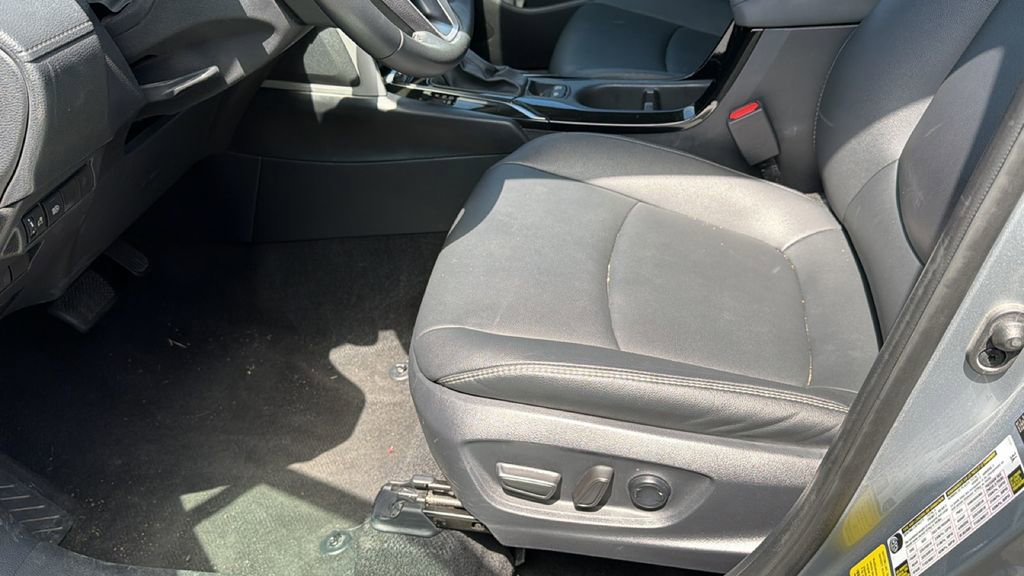 Certified 2025 Toyota Corolla Cross XLE image 9