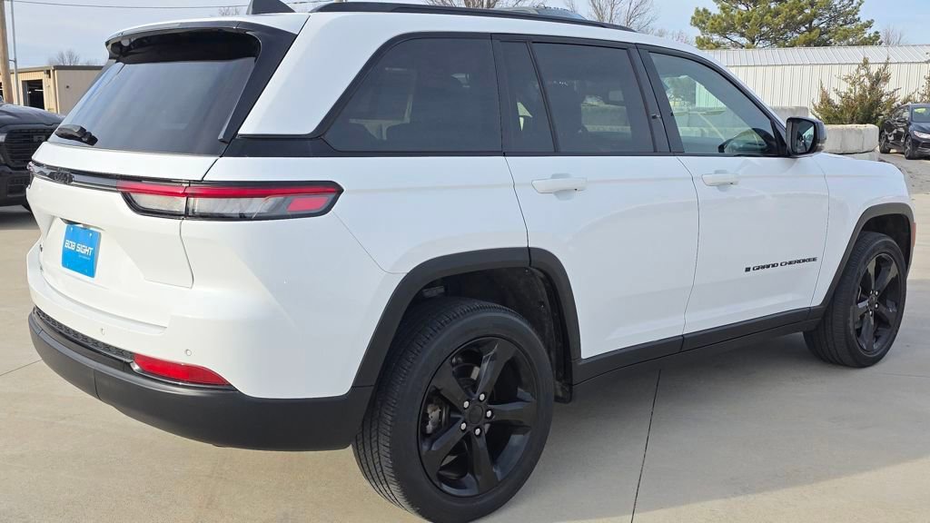 Used 2022 Jeep Grand Cherokee Laredo AWD/4WD image 5