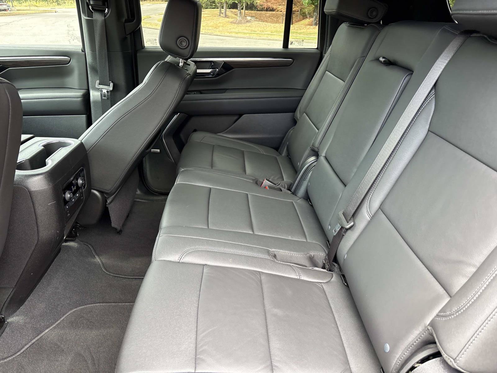 Used 2025 Chevrolet Suburban Z71 w/ Comfort Package AWD/4WD image 32
