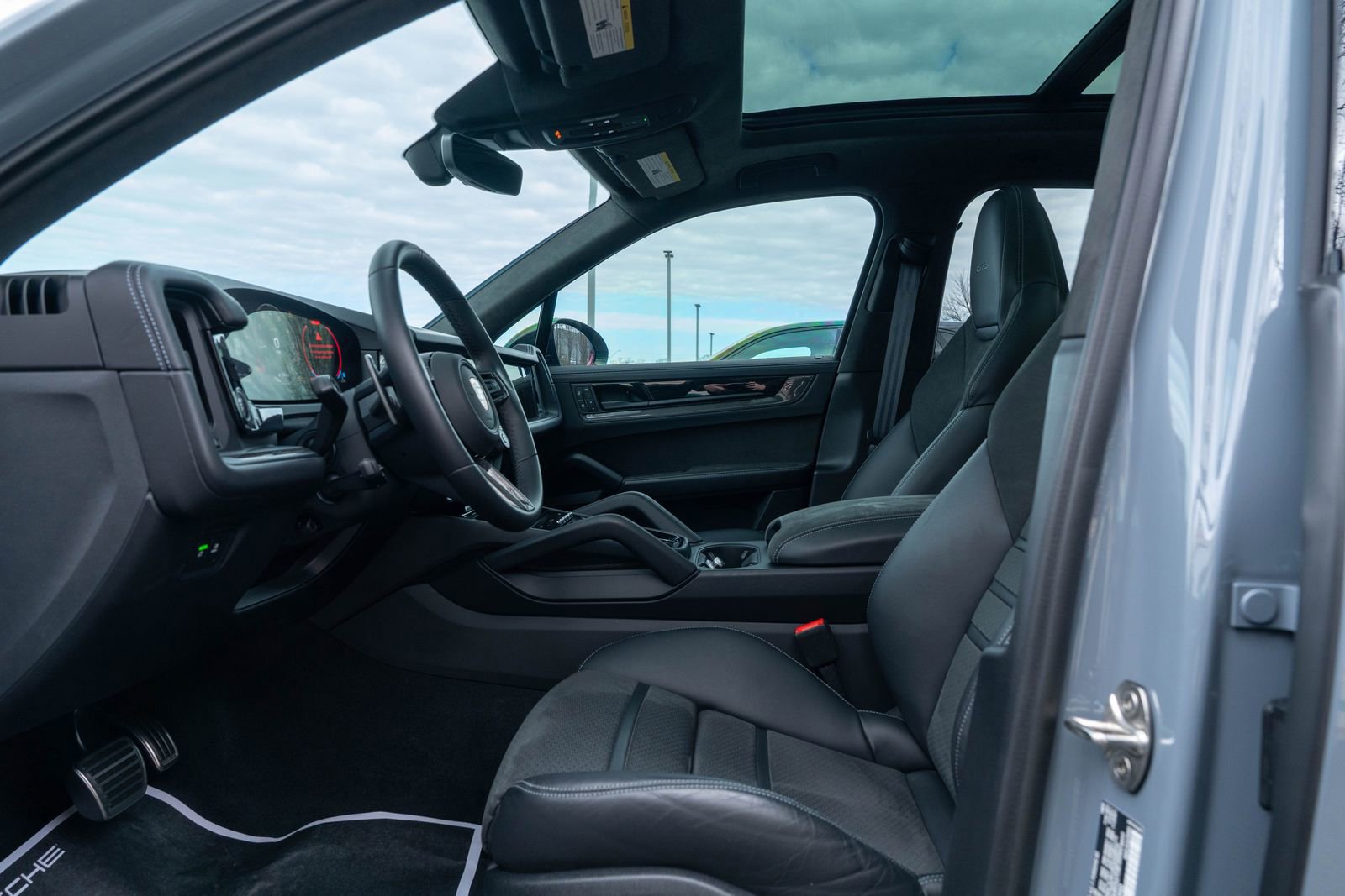 Certified 2025 Porsche Cayenne GTS image 24