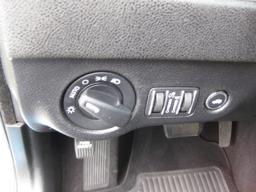 Used 2019 Dodge Charger SXT w/ Plus Group image 13