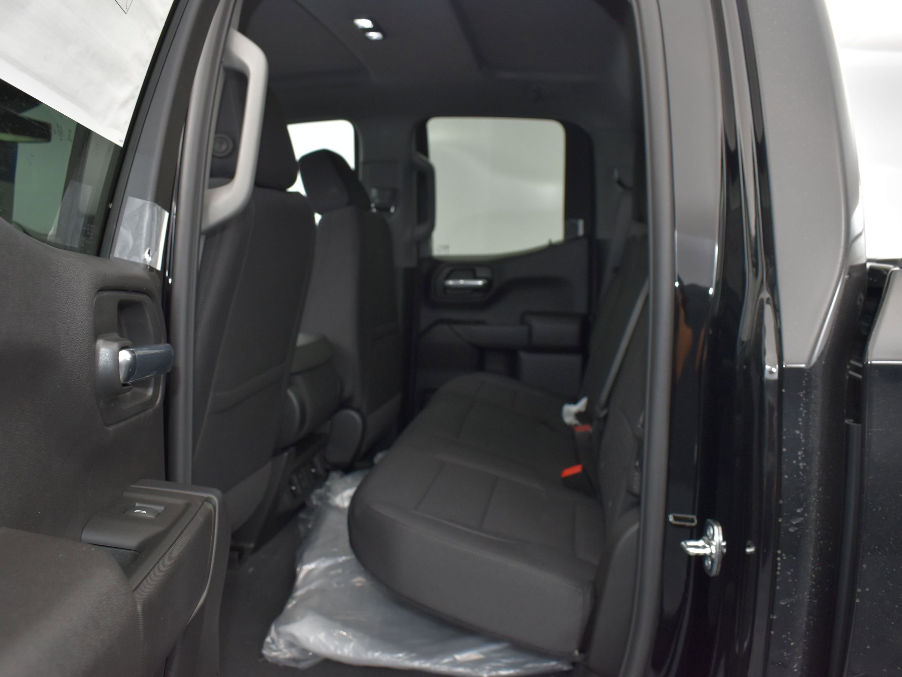 Used 2025 Chevrolet Silverado 1500 Custom w/ Turbomax Blackout Package image 17