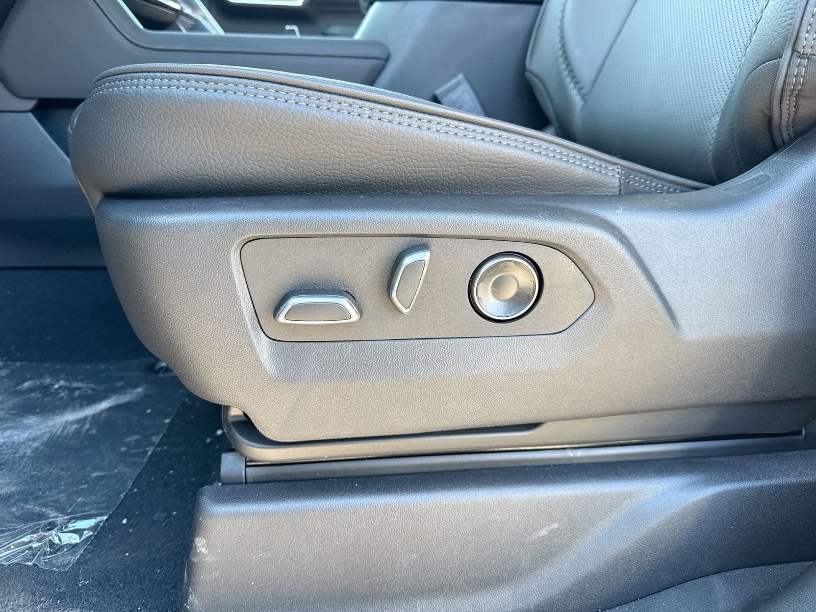 New 2026 GMC Sierra 2500 Denali w/ Denali Reserve Package image 14