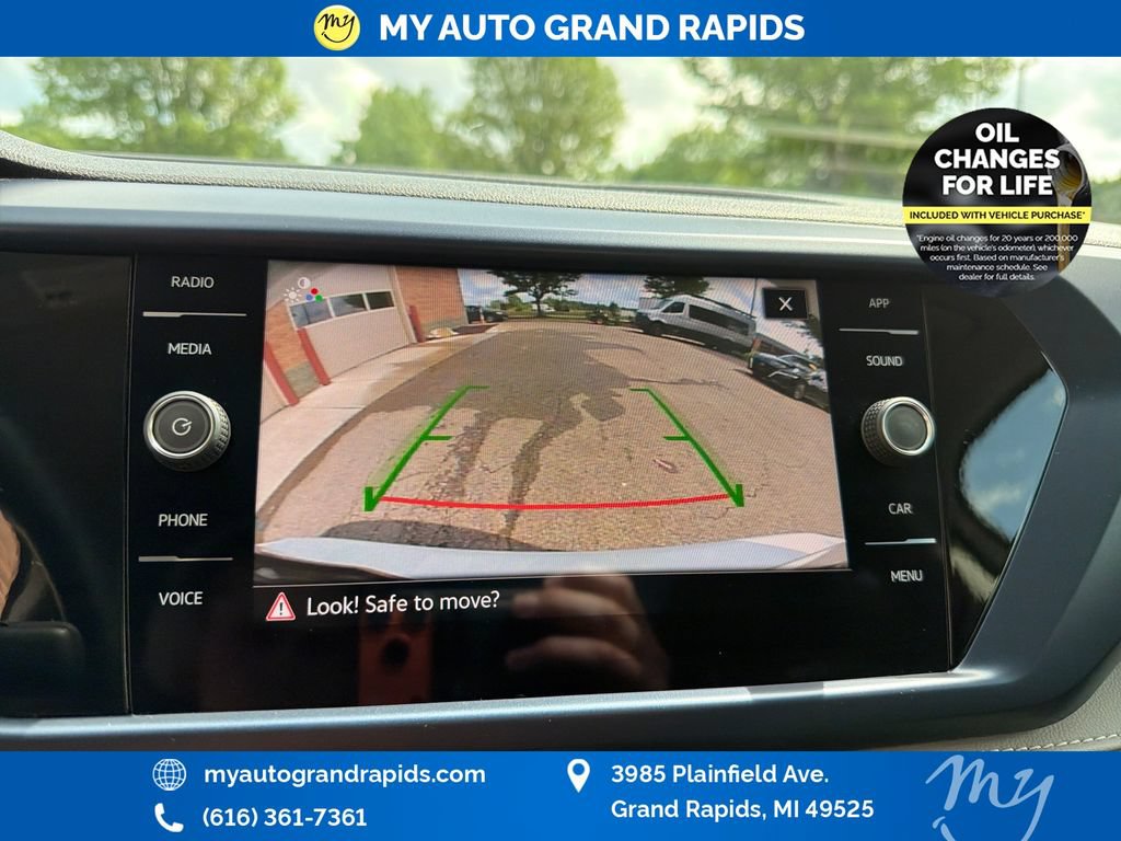 Used 2024 Volkswagen Taos SE w/ Panoramic Sunroof Package AWD/4WD image 22