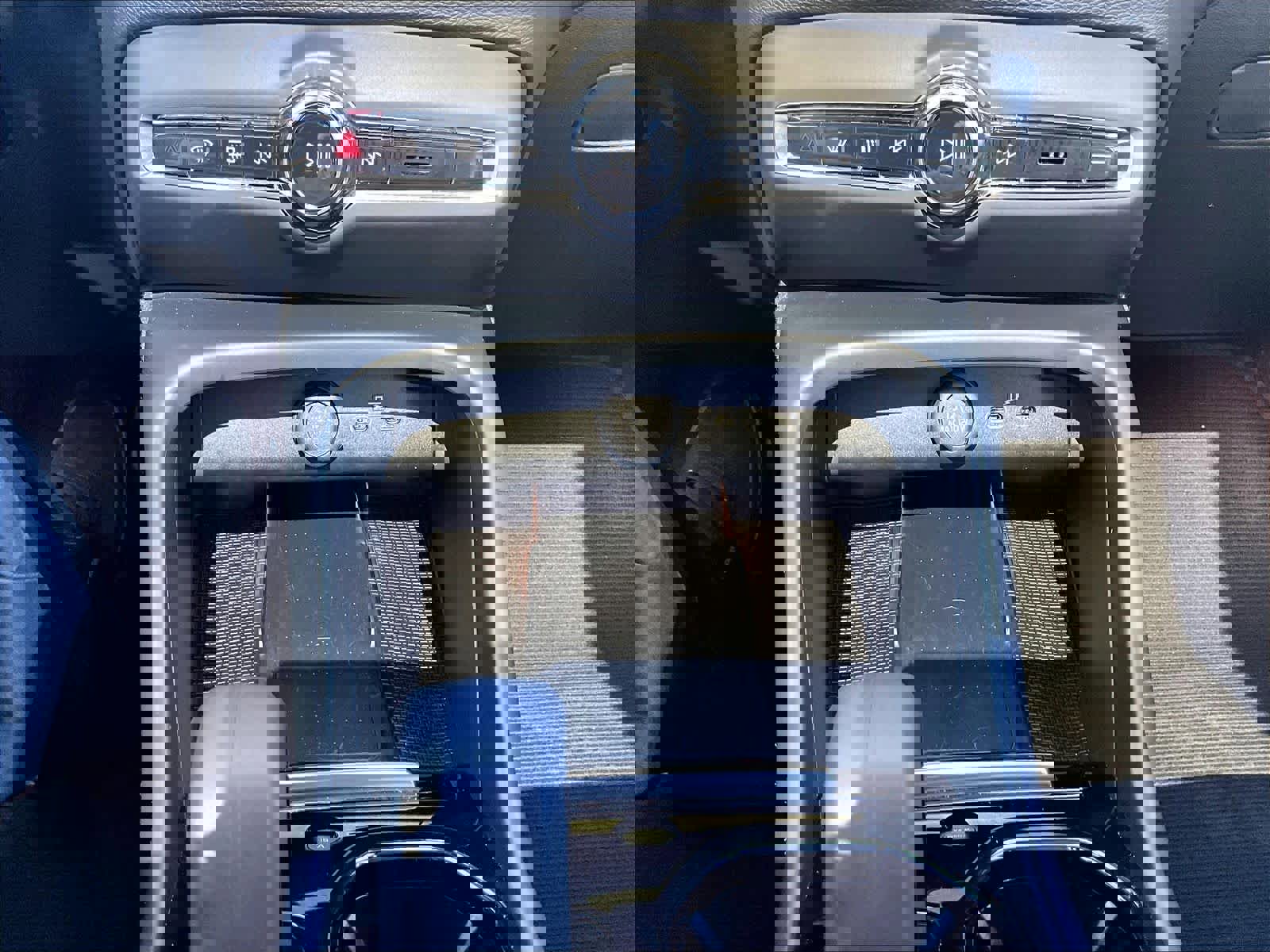 Used 2022 Volvo C40 P8 Recharge Ultimate image 37