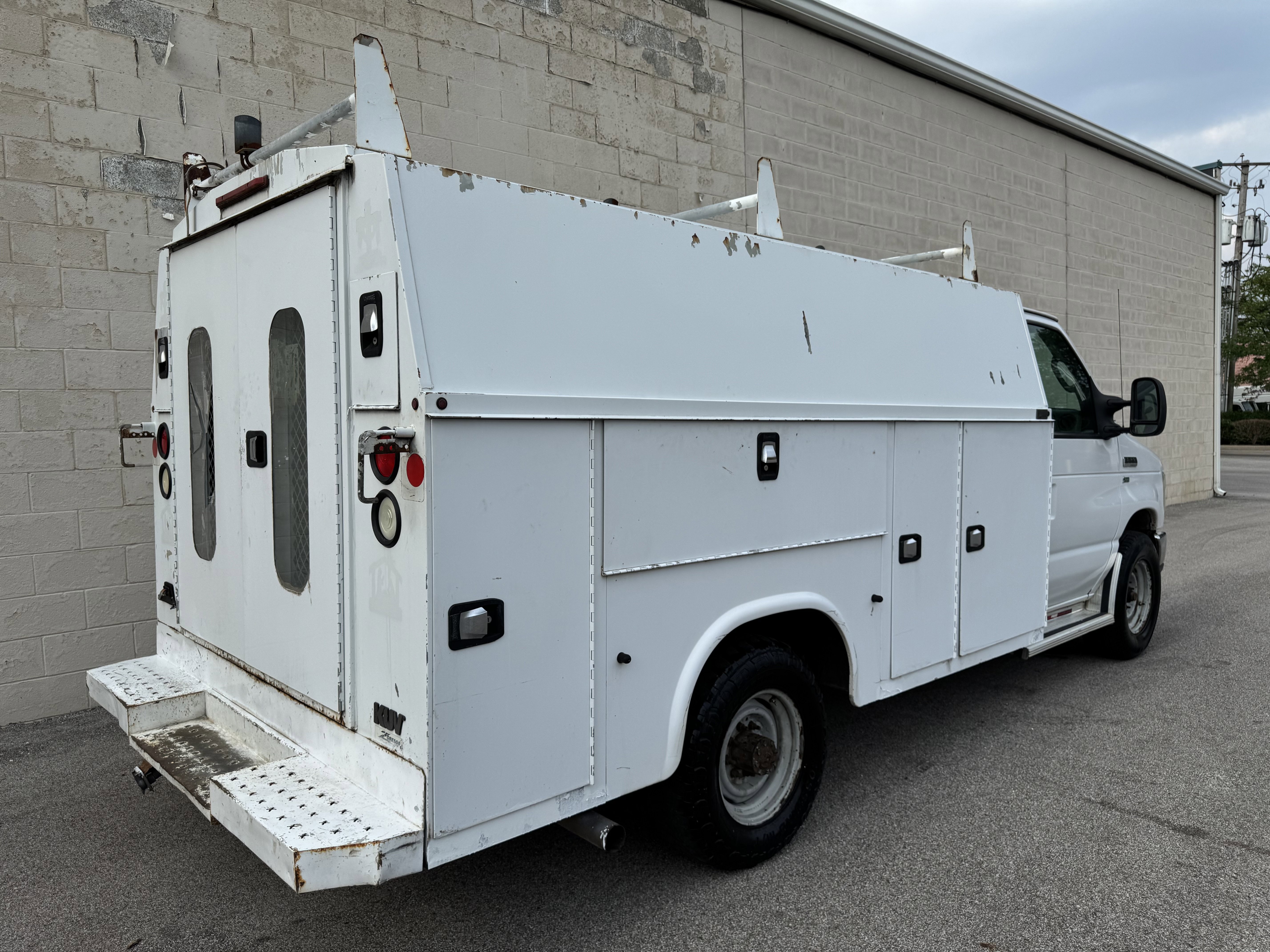 Used 2009 Ford E-350 and Econoline 350 Super Duty image 4