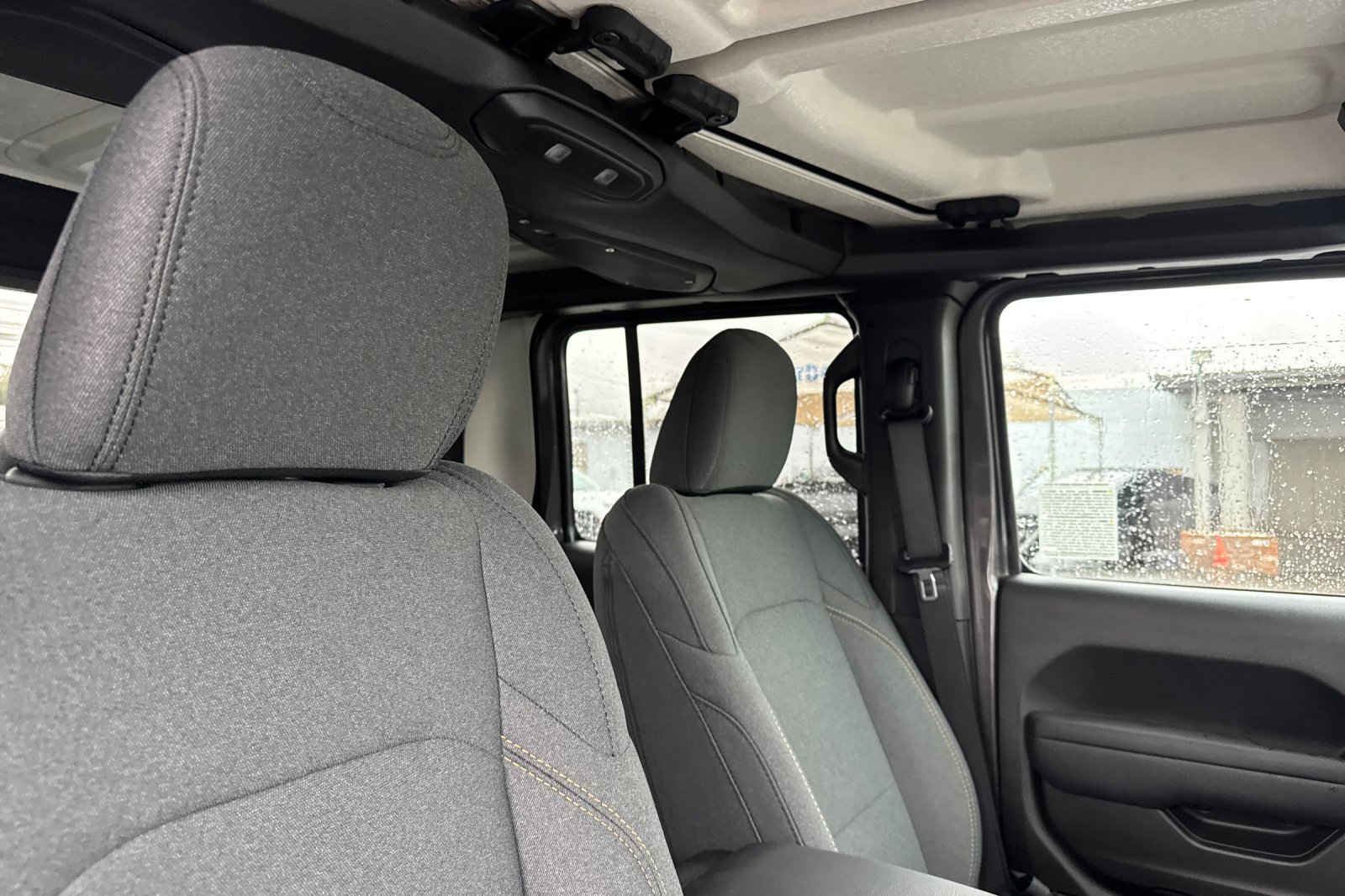 New 2025 Jeep Gladiator Sport image 15