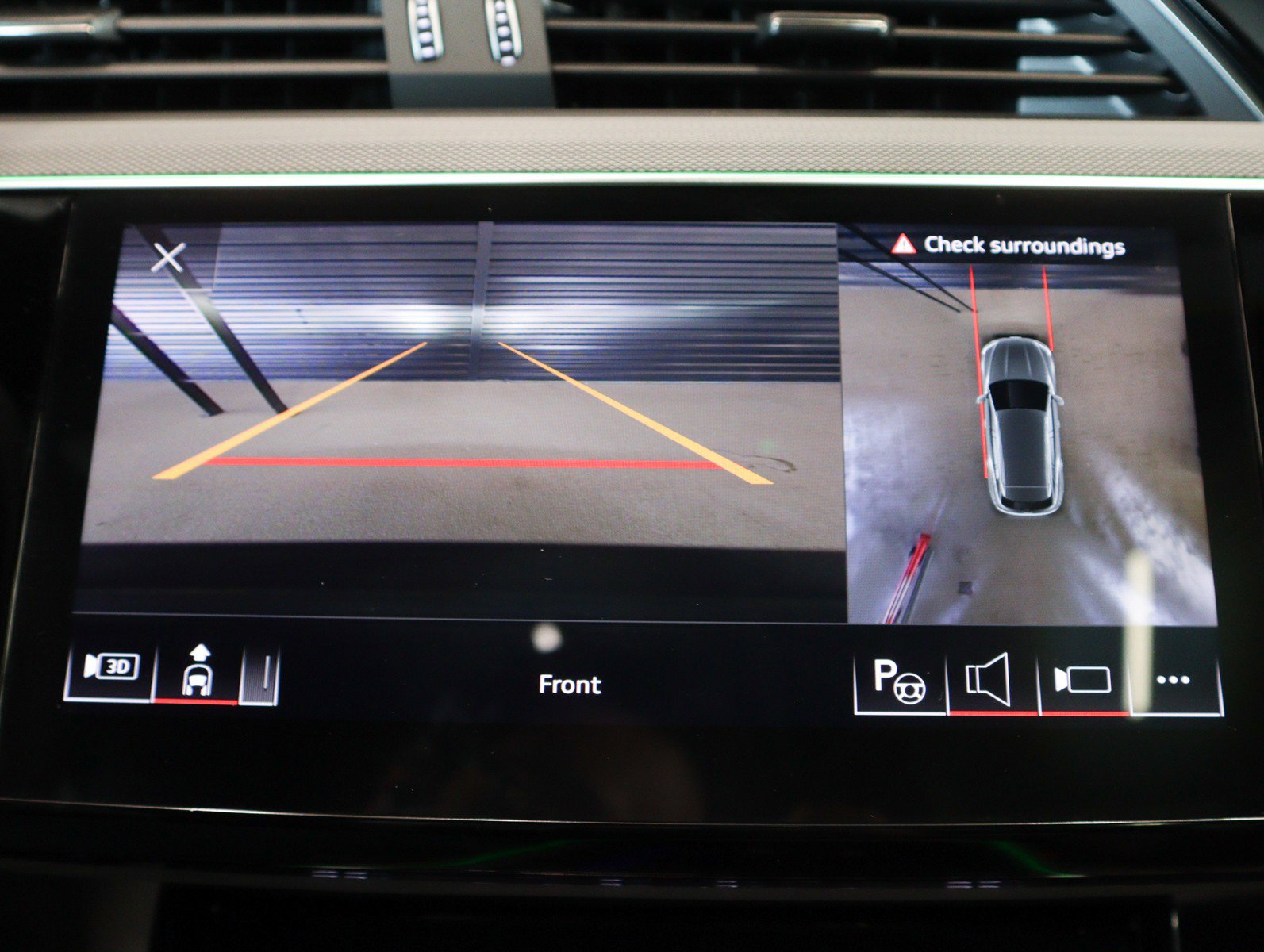 Used 2024 Audi Q8 e-tron Prestige w/ Prestige Package image 23