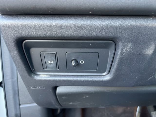 Used 2018 Land Rover Discovery Sport SE image 29