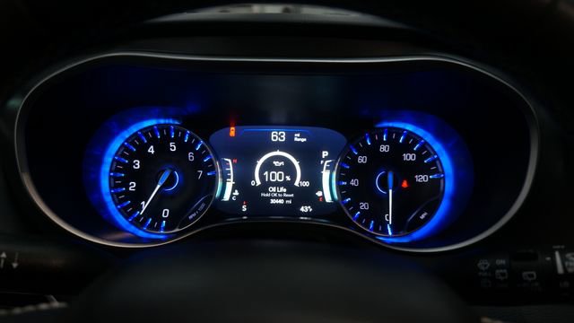 Used 2024 Chrysler Pacifica Touring-L image 14