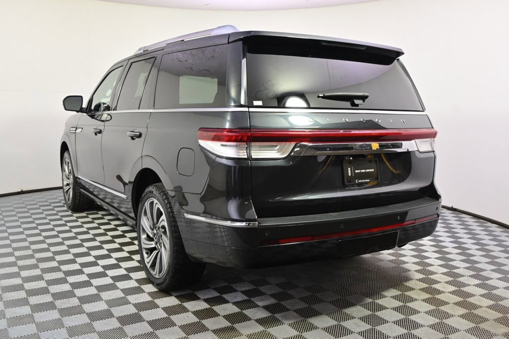 Certified 2023 Lincoln Navigator Reserve AWD/4WD image 4