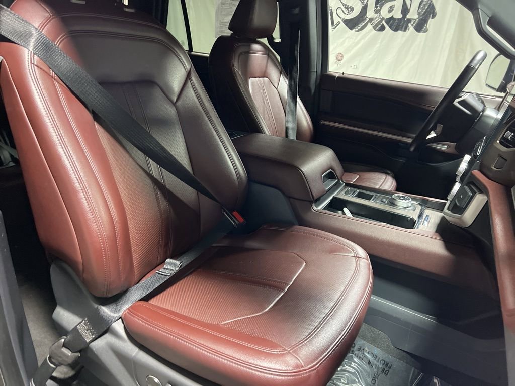 Used 2024 Ford Expedition Limited image 11