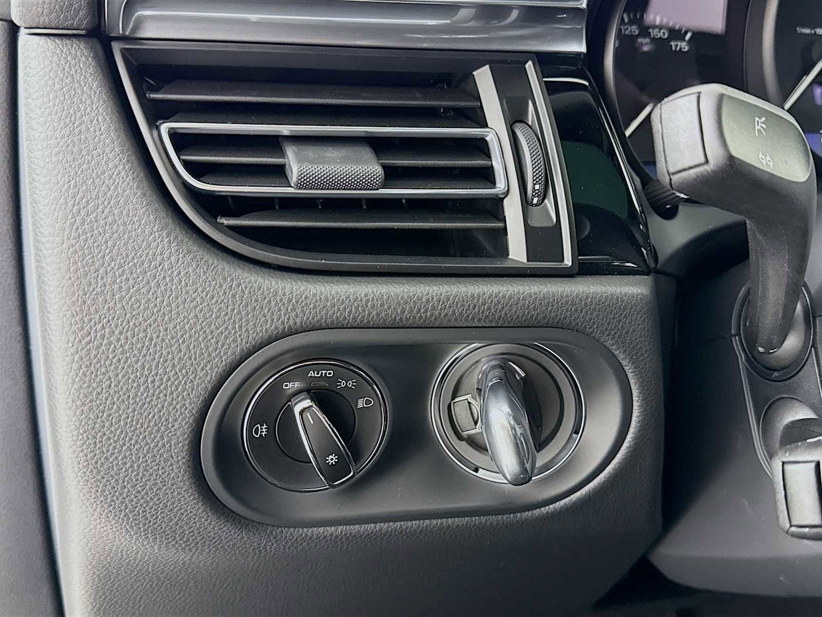 New 2026 Porsche Macan image 14