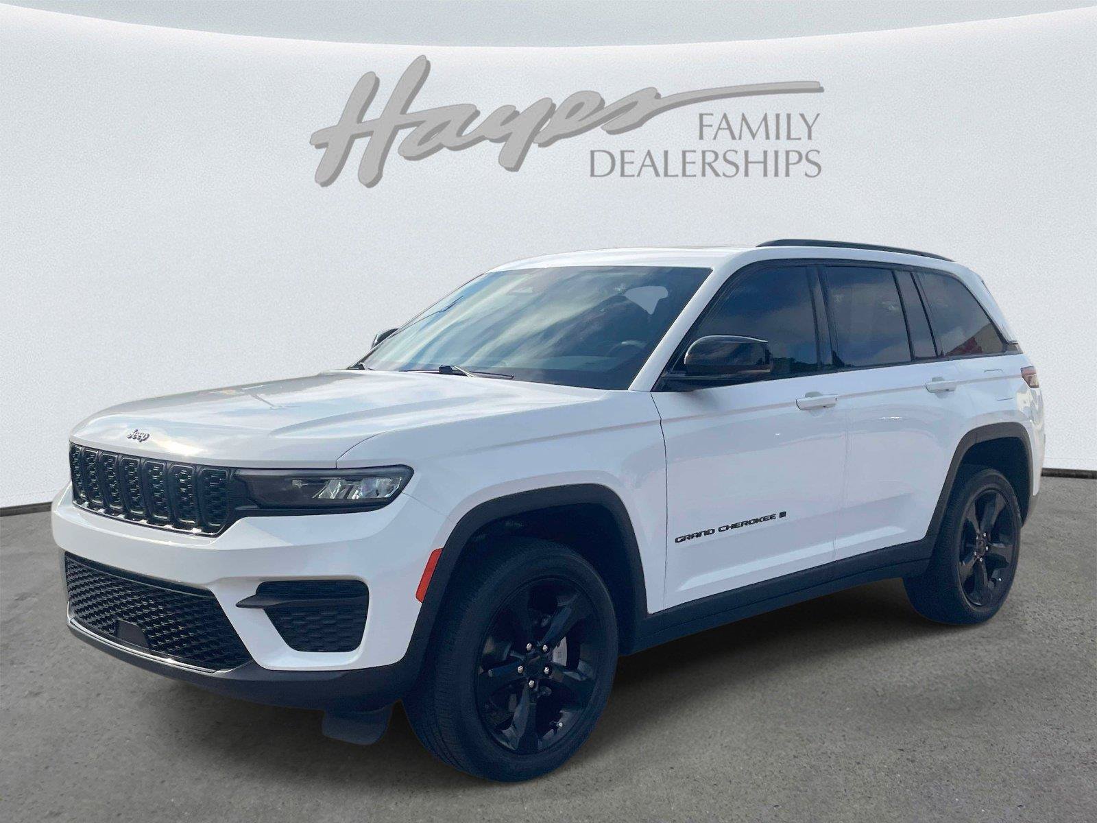 Used 2023 Jeep Grand Cherokee Altitude AWD/4WD image 7