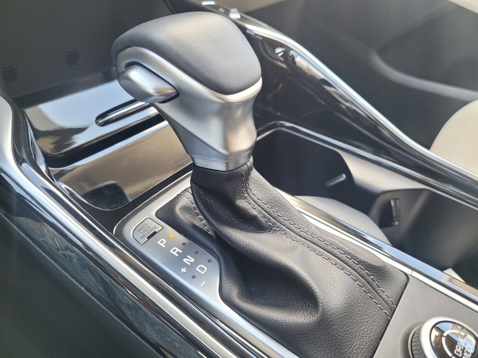 Used 2022 Kia Sorento SX image 18